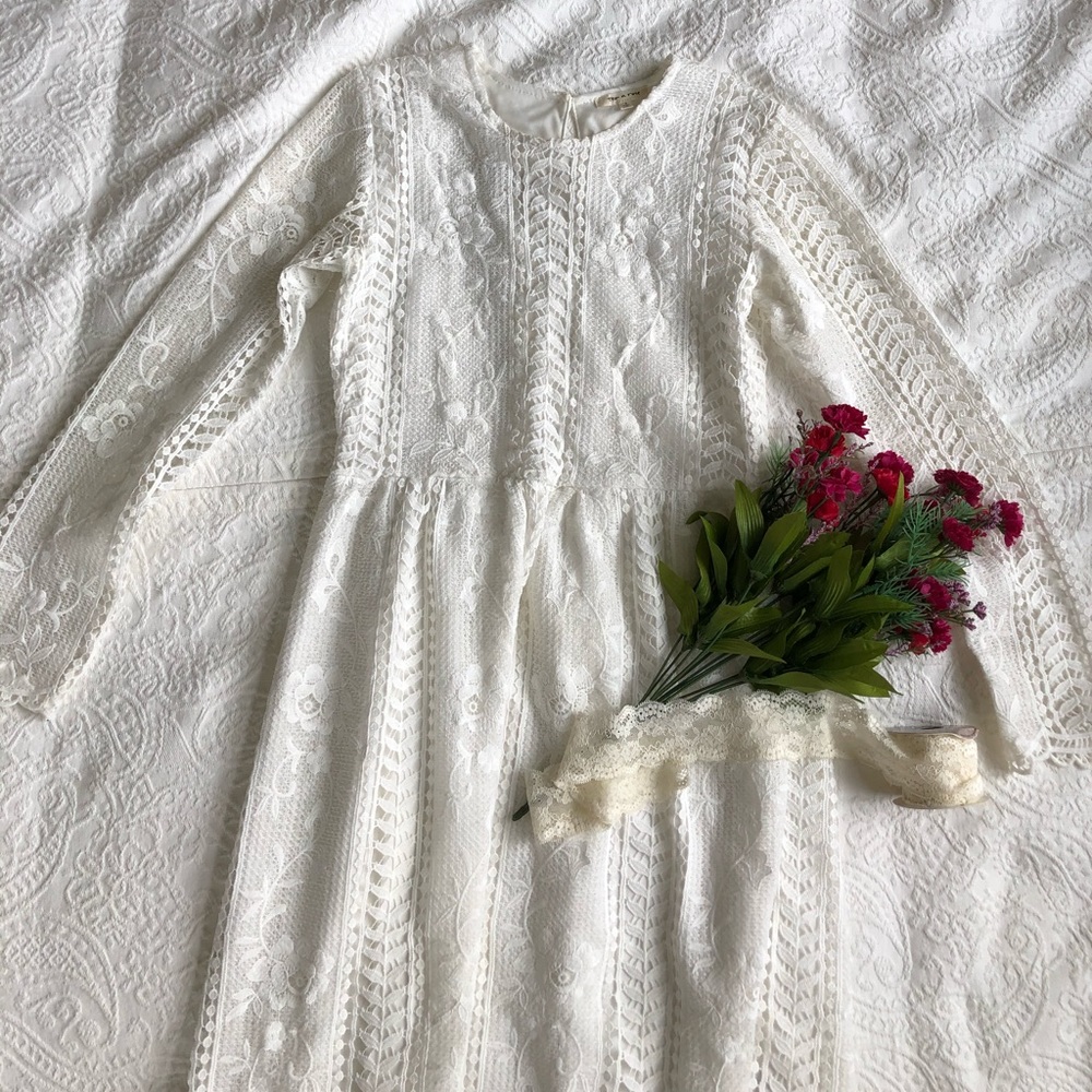 Clad & Cloth White Lace Dress Size Small